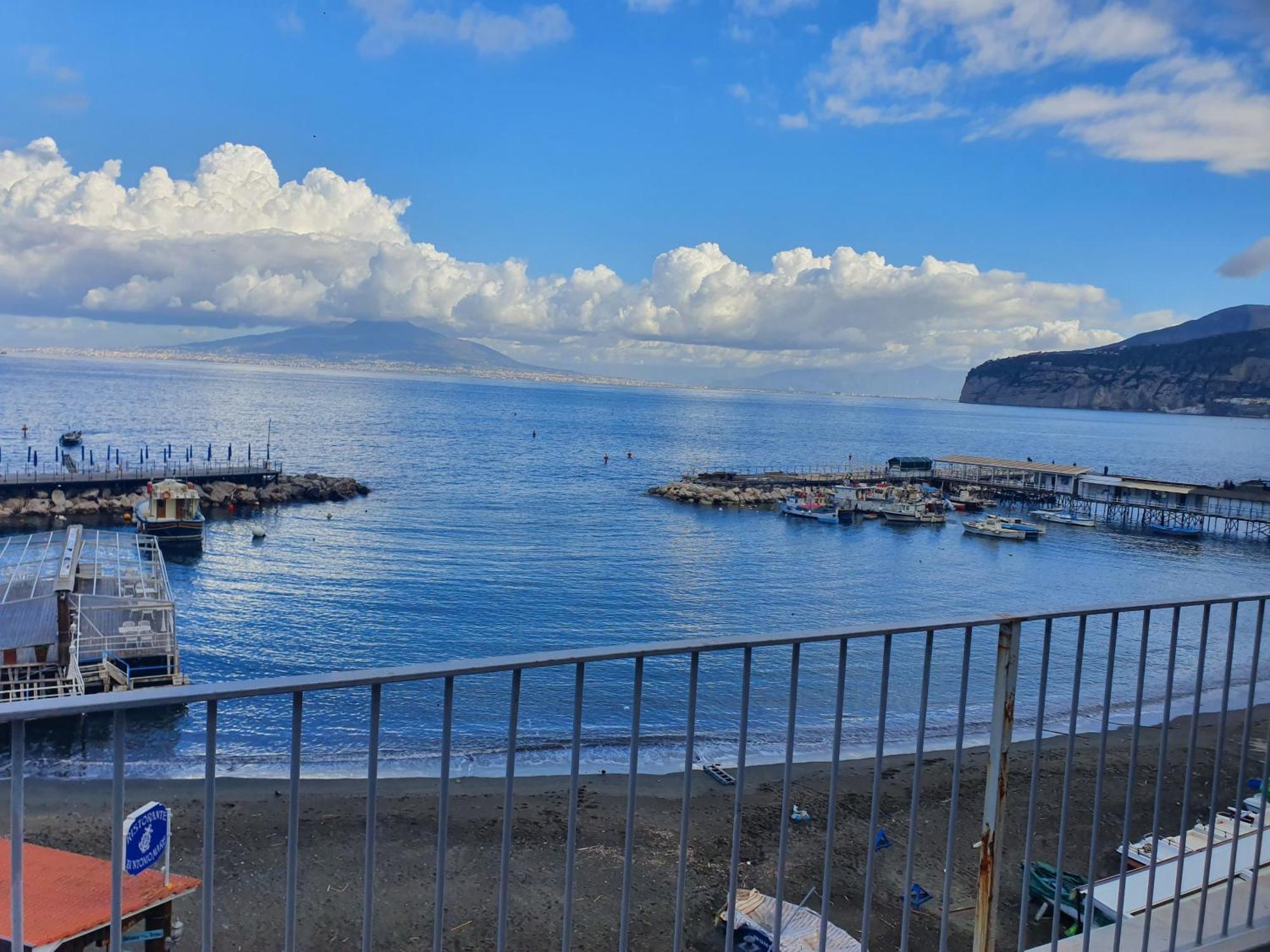 Il Borgo Antico Sorrento Sea View Apartment Bagian luar foto