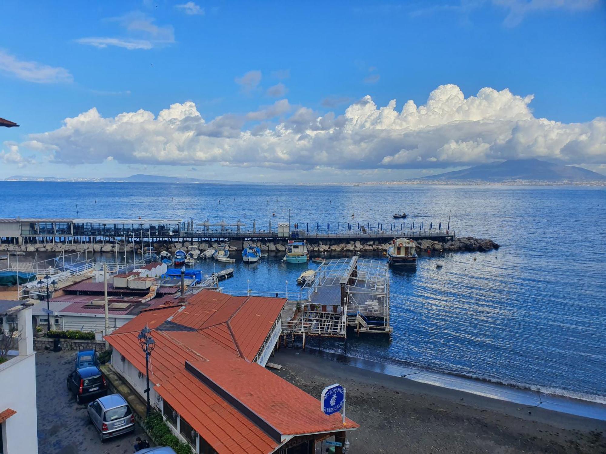 Il Borgo Antico Sorrento Sea View Apartment Bagian luar foto