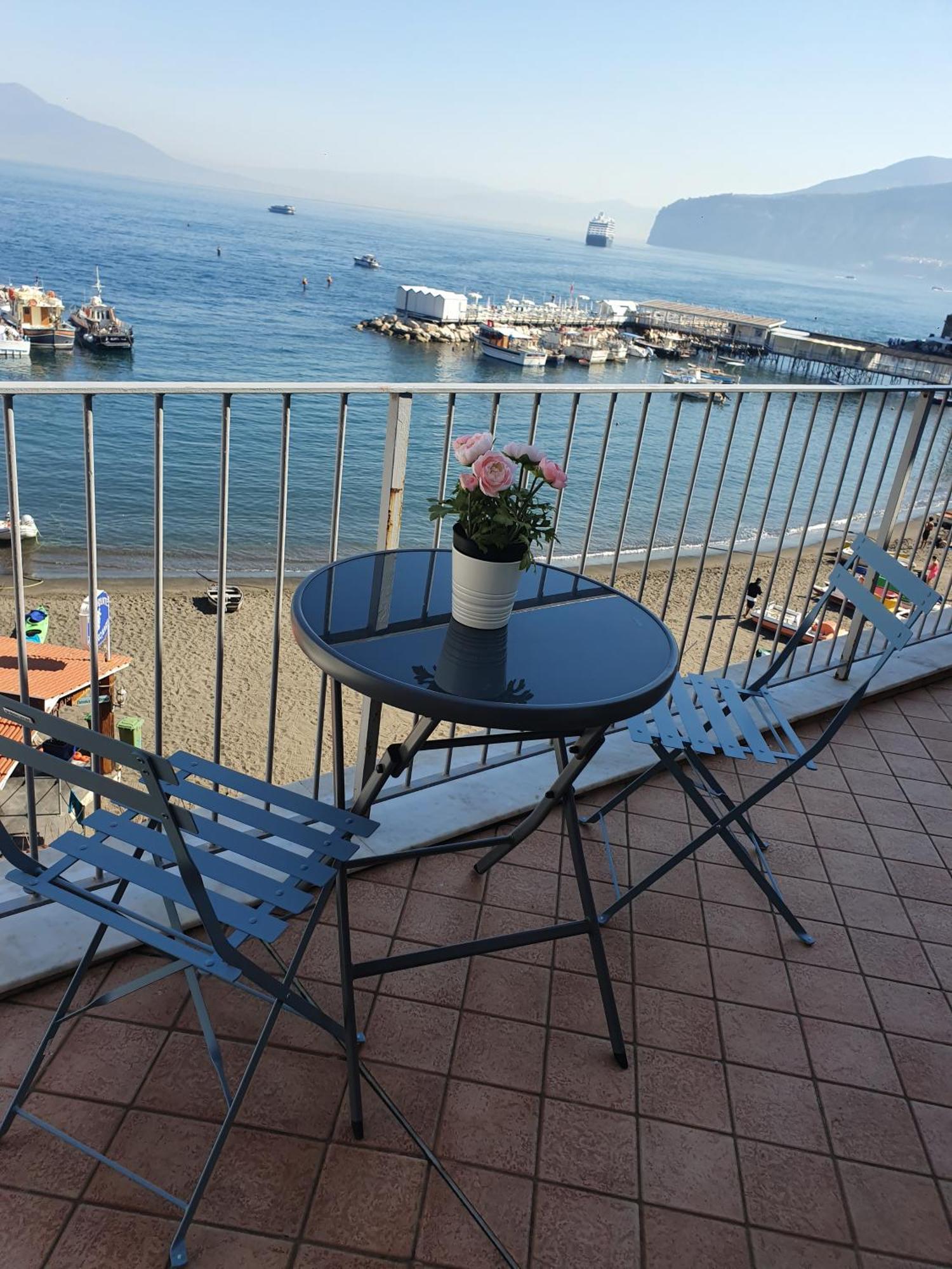 Il Borgo Antico Sorrento Sea View Apartment Bagian luar foto